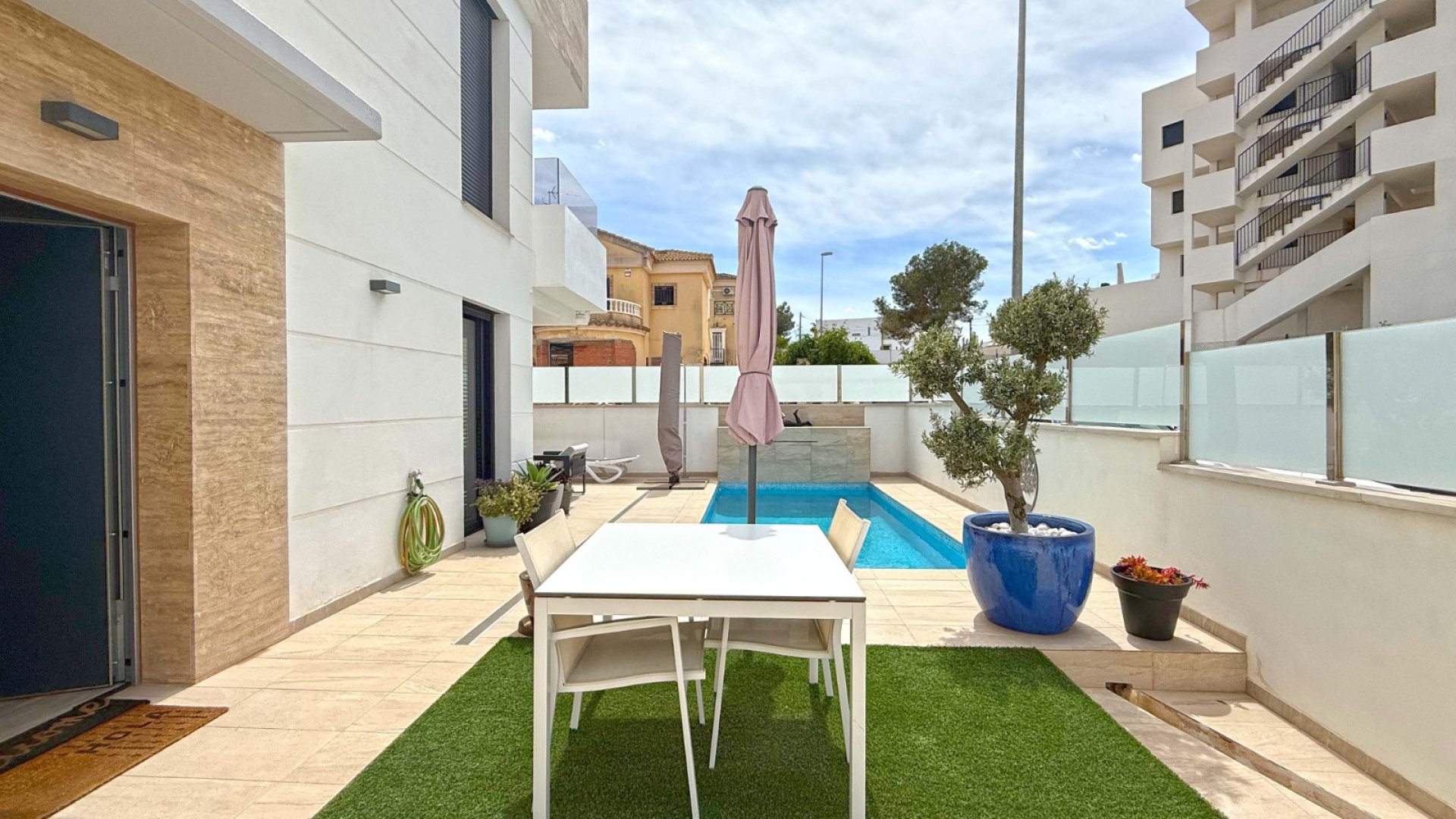 Resale - Villa -
Orihuela Costa - Villamartín