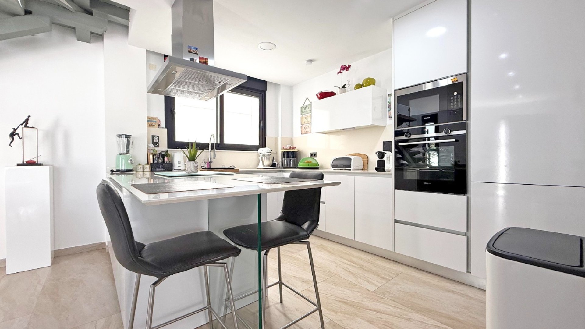 Resale - Villa -
Orihuela Costa - Villamartín