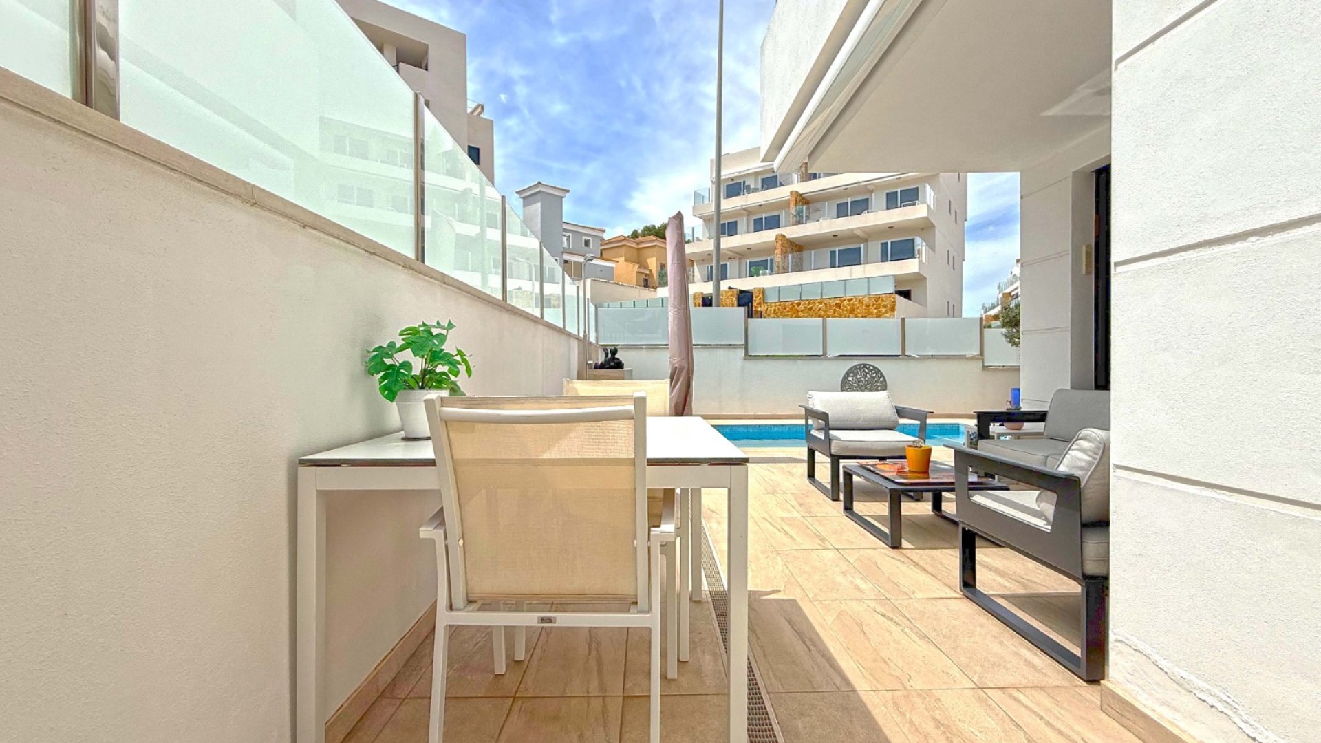 Resale - Villa -
Orihuela Costa - Villamartín