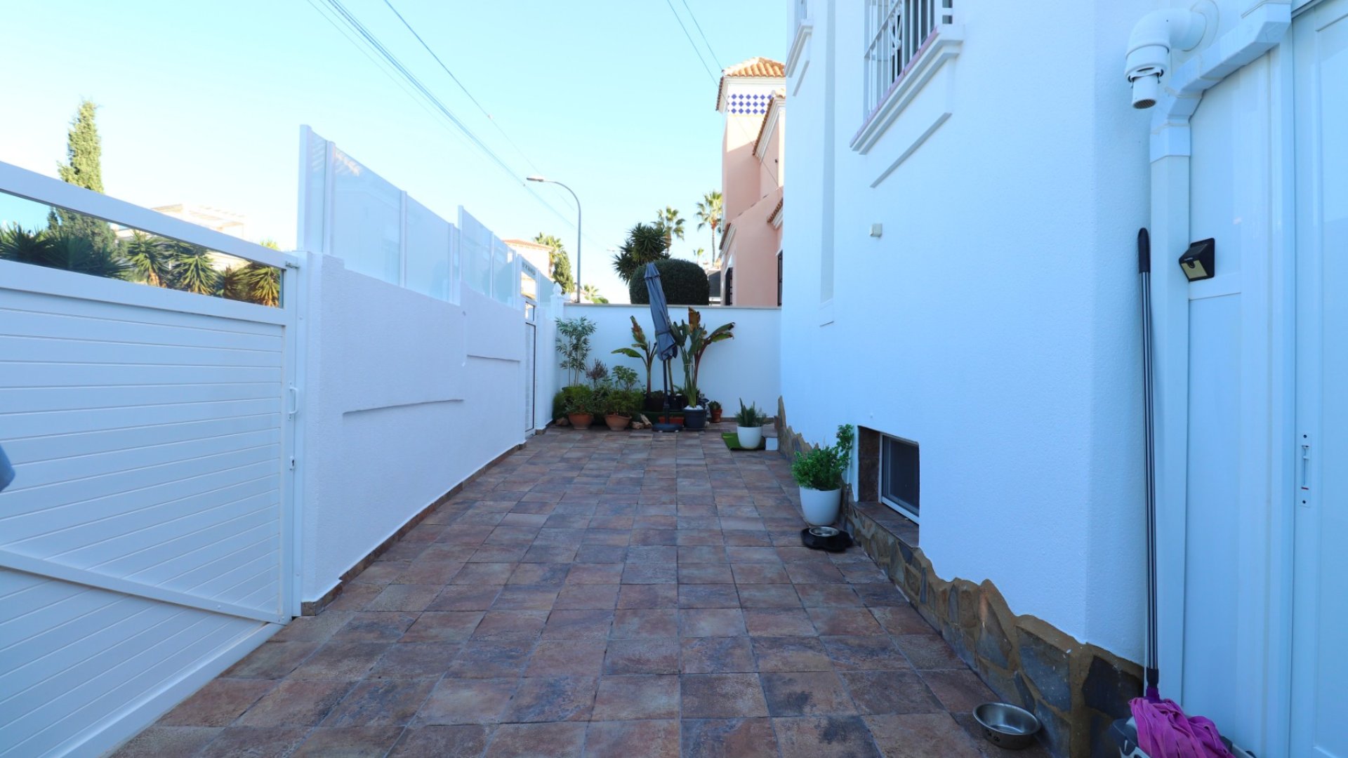 Resale - Villa -
Orihuela Costa - Villamartín