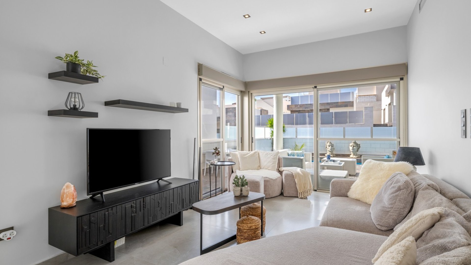 Resale - Villa -
Orihuela Costa - Villamartín