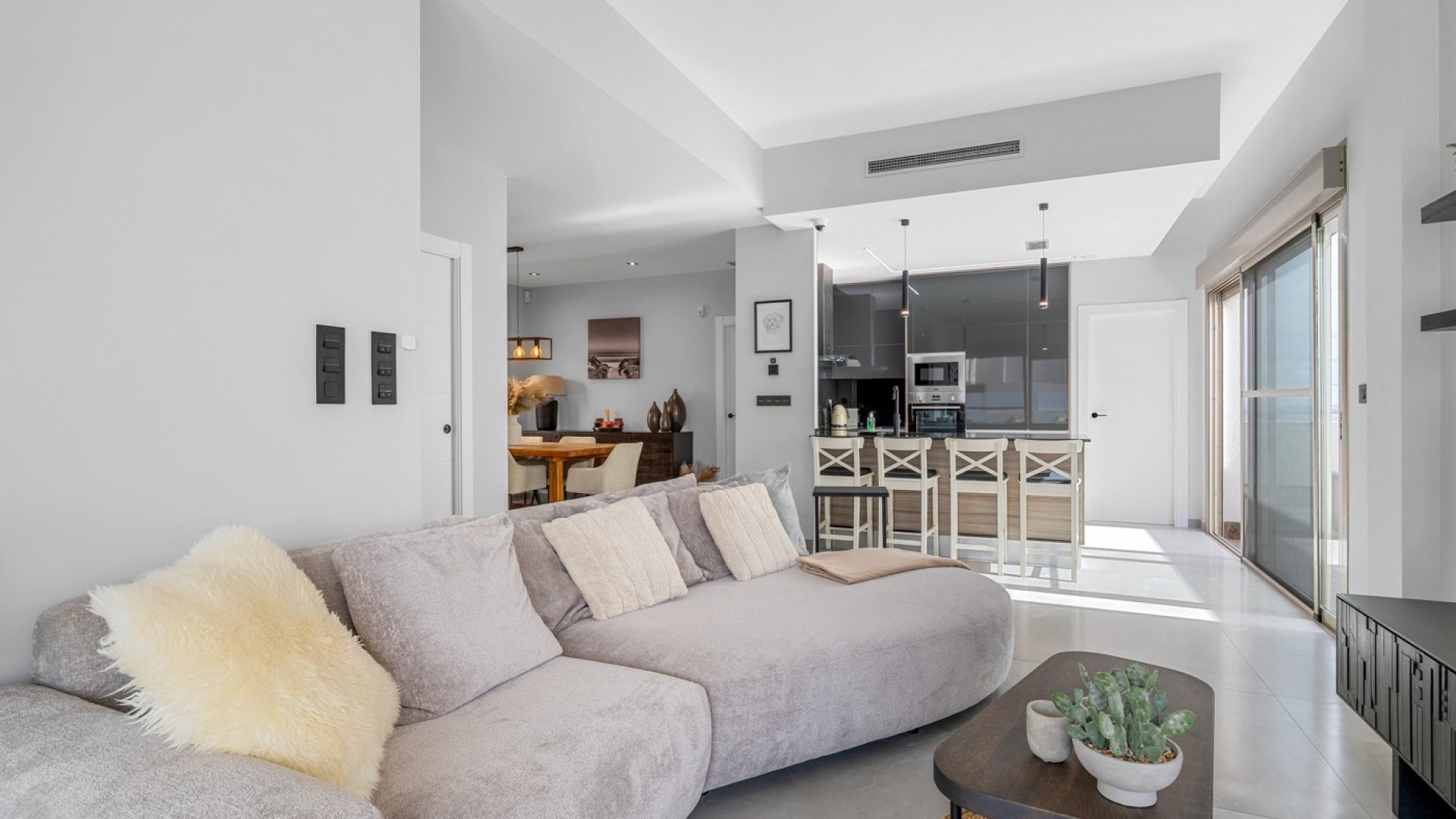 Resale - Villa -
Orihuela Costa - Villamartín