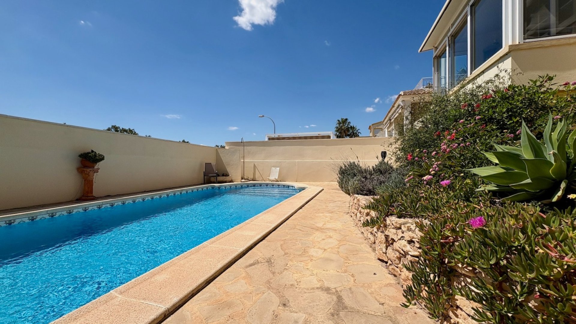 Resale - Villa -
Orihuela Costa - Villamartín