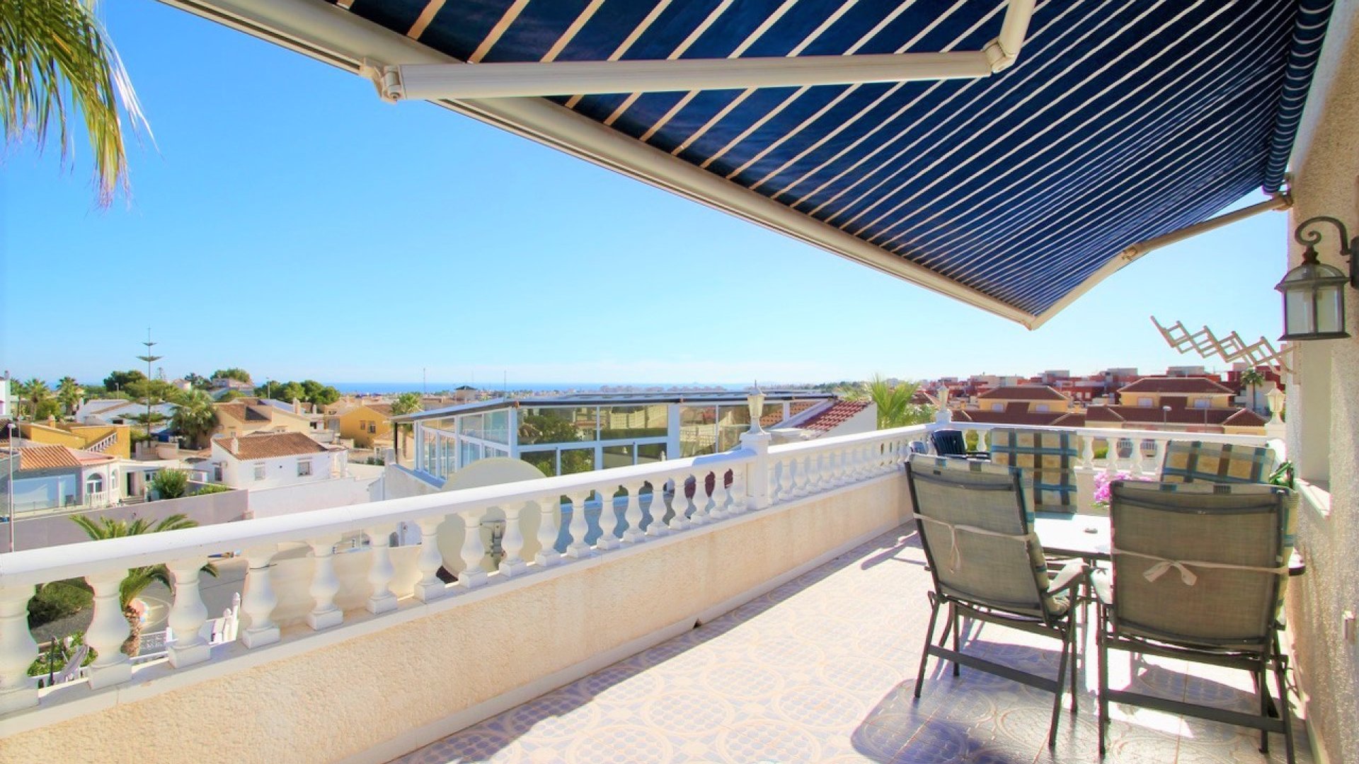 Resale - Villa -
Orihuela Costa - Villamartín
