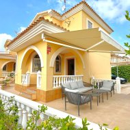 Resale - Villa -
Orihuela Costa - Villamartín
