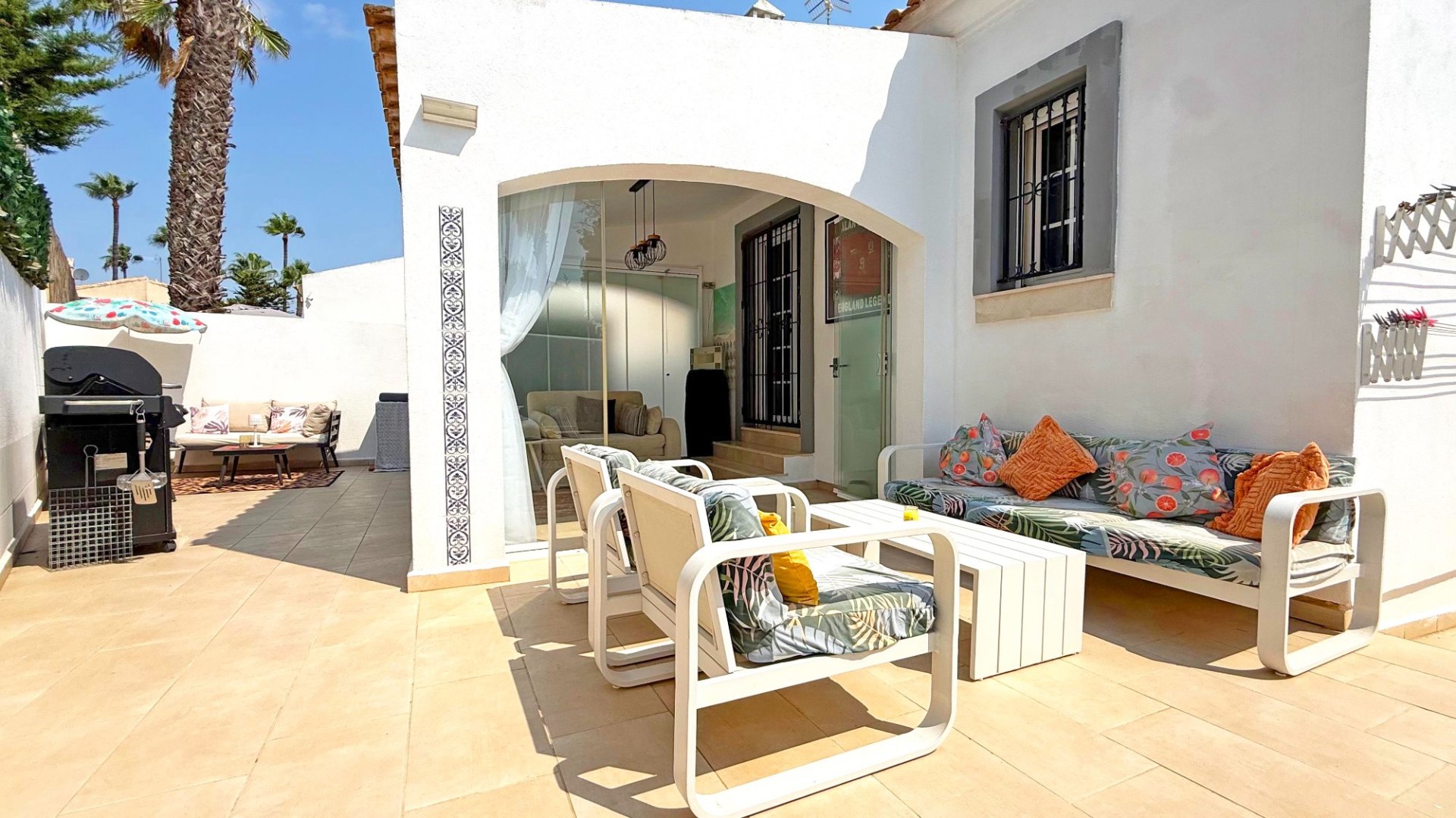 Resale - Villa -
Orihuela Costa - Villamartín