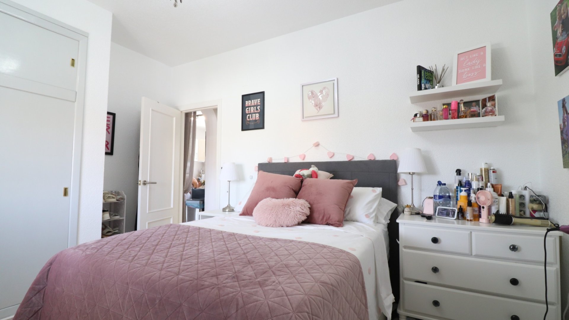 Resale - Villa -
Orihuela Costa - Villamartín