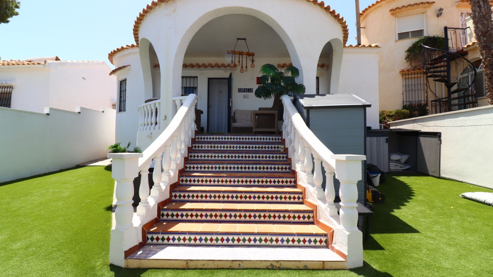 Resale - Villa -
Orihuela Costa - Villamartín