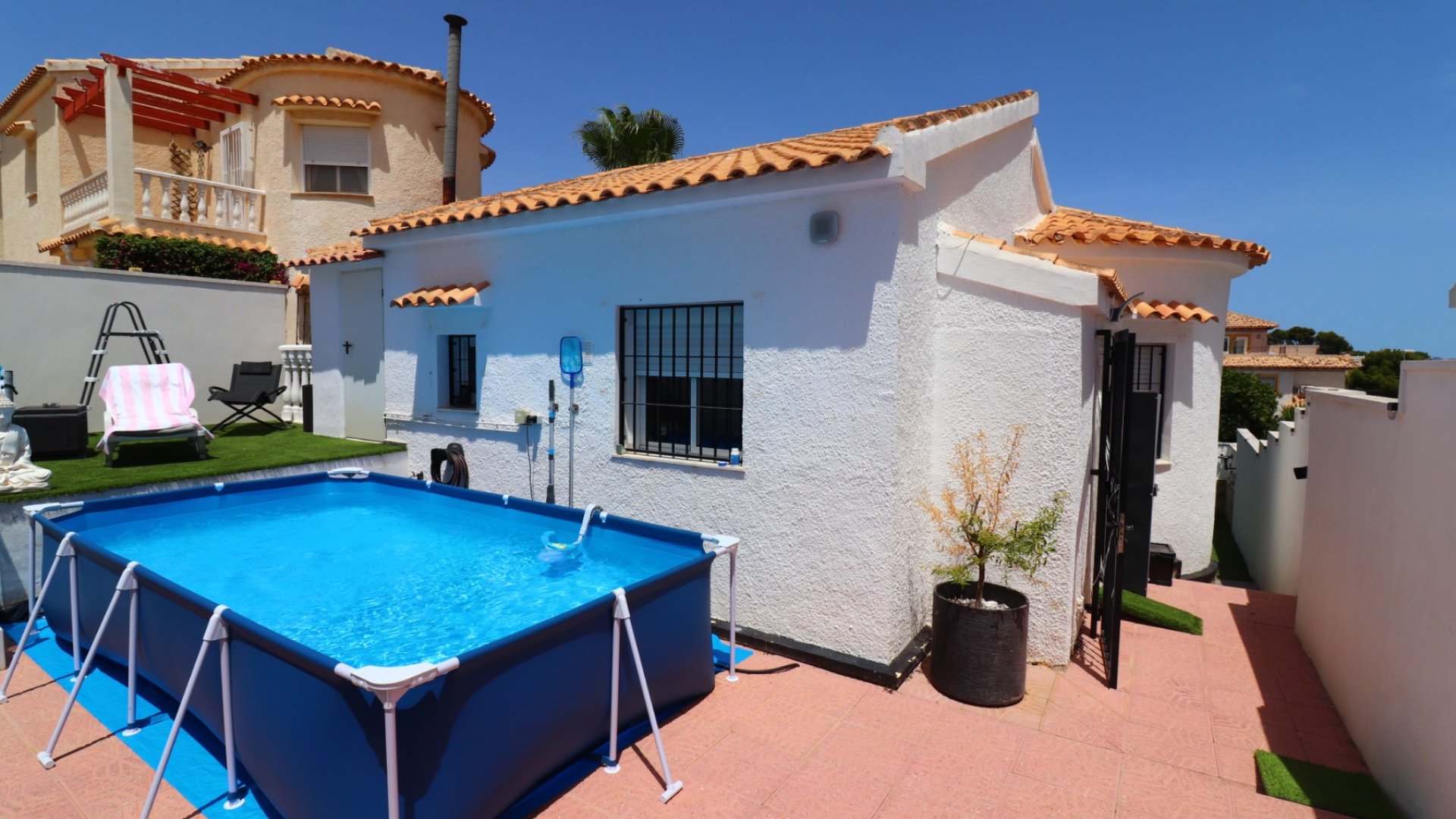 Resale - Villa -
Orihuela Costa - Villamartín