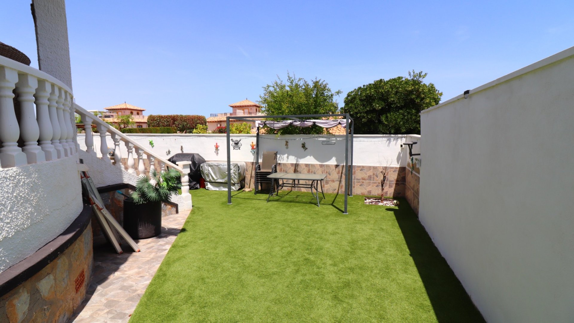 Resale - Villa -
Orihuela Costa - Villamartín