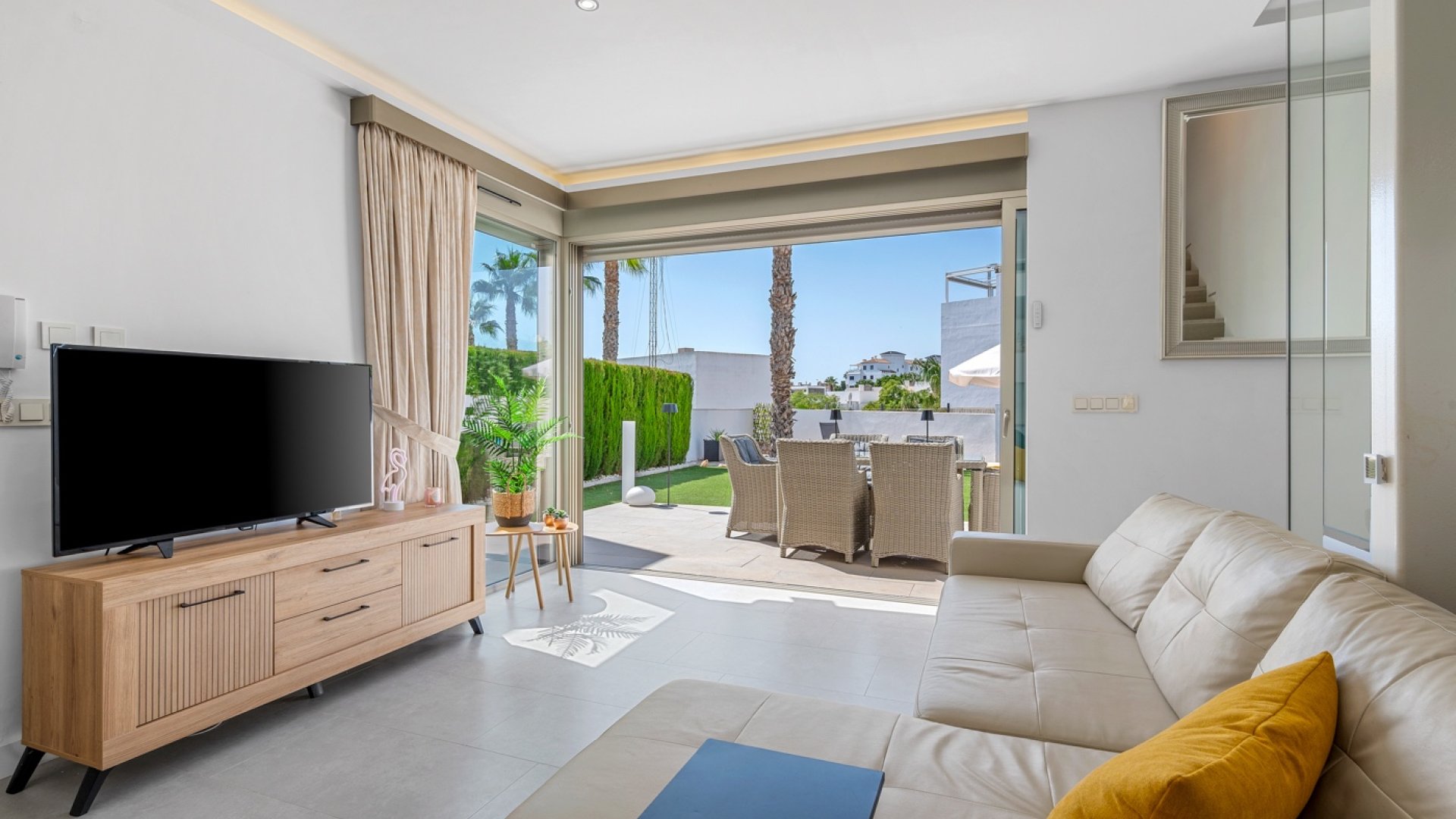 Resale - Villa -
Orihuela Costa - Villamartín