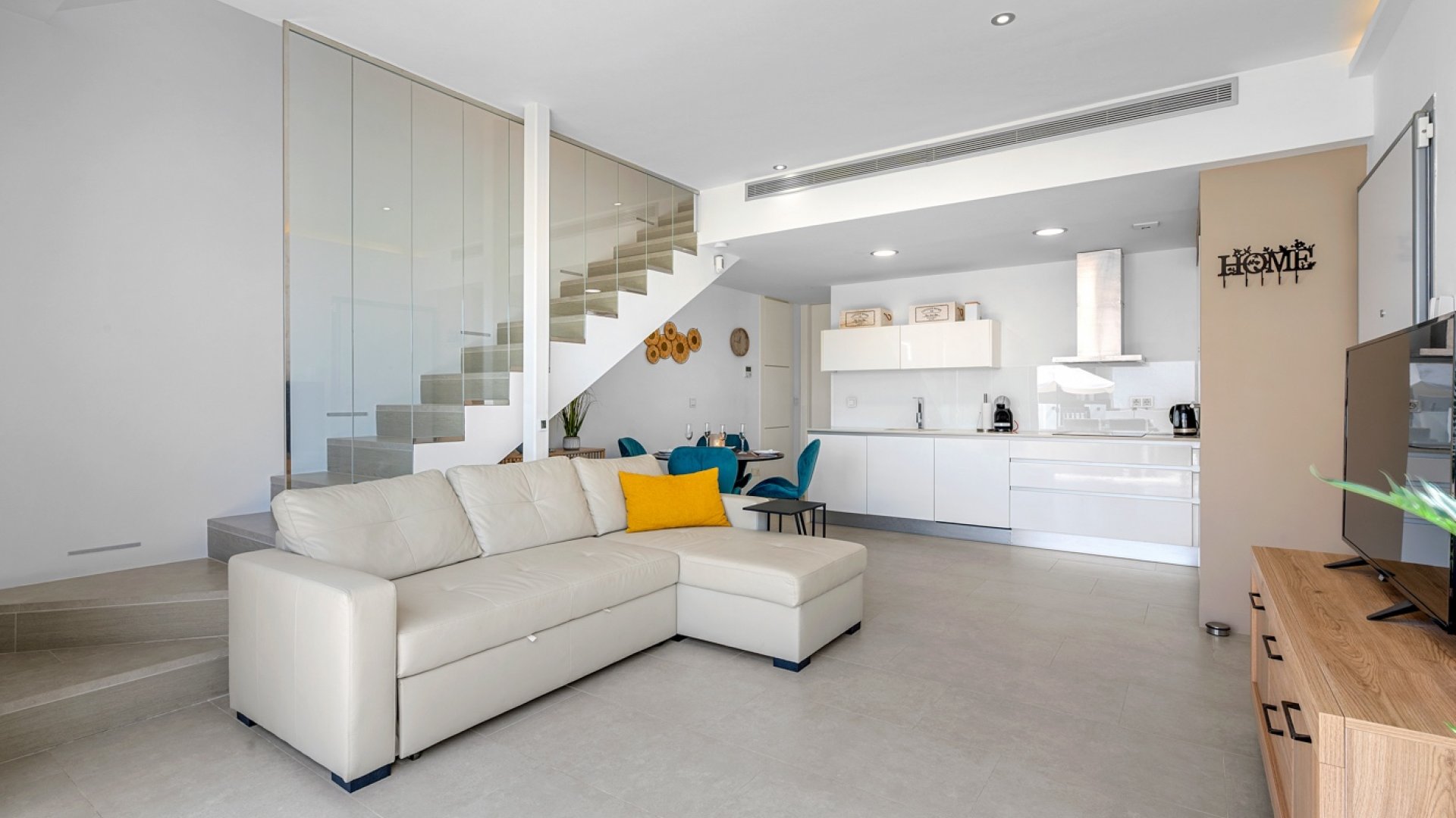 Resale - Villa -
Orihuela Costa - Villamartín