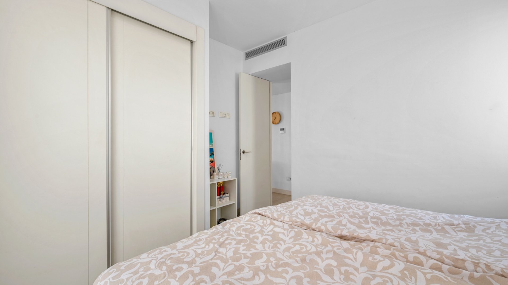 Resale - Villa -
Orihuela Costa - Villamartín