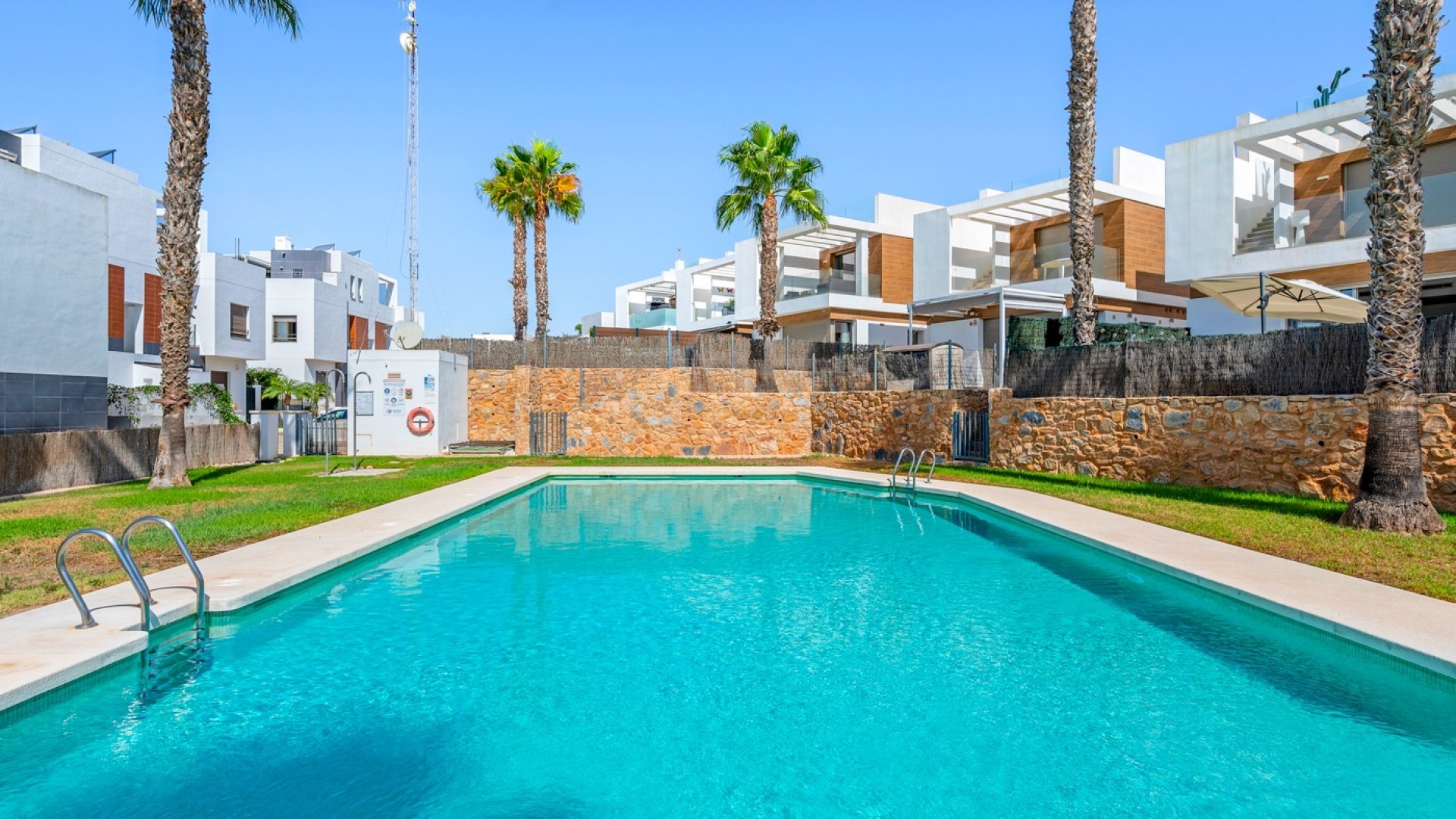 Resale - Villa -
Orihuela Costa - Villamartín