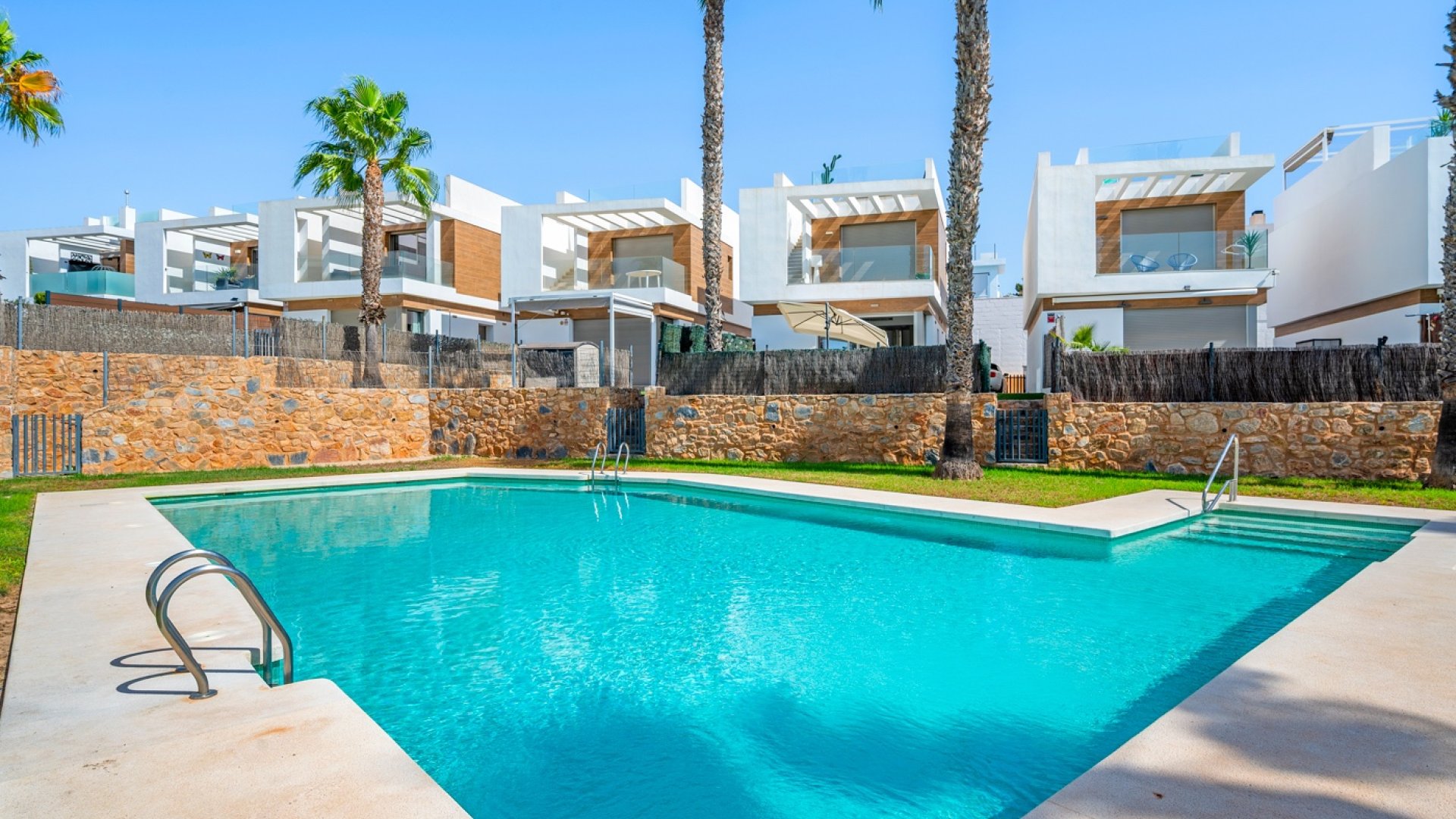 Resale - Villa -
Orihuela Costa - Villamartín