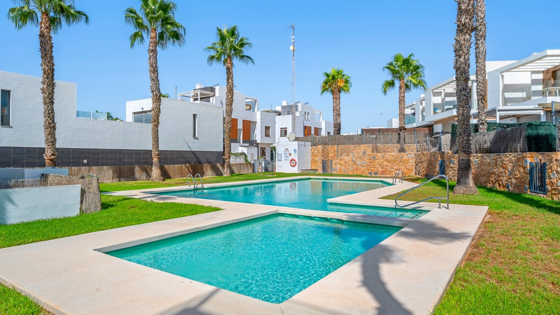 Resale - Villa -
Orihuela Costa - Villamartín