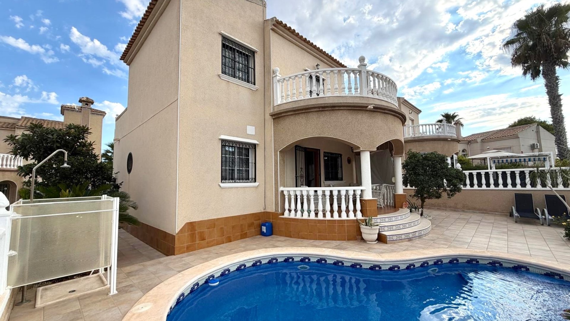 Resale - Villa -
Orihuela Costa - Villamartín