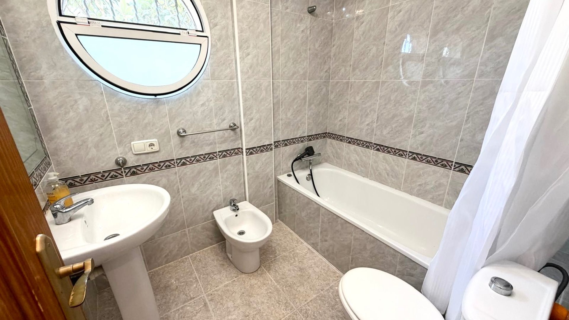 Resale - Villa -
Orihuela Costa - Villamartín