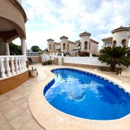 Resale - Villa -
Orihuela Costa - Villamartín
