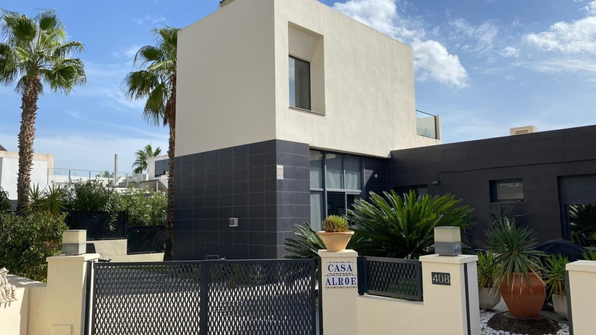 Resale - Villa -
Orihuela Costa - Villamartín