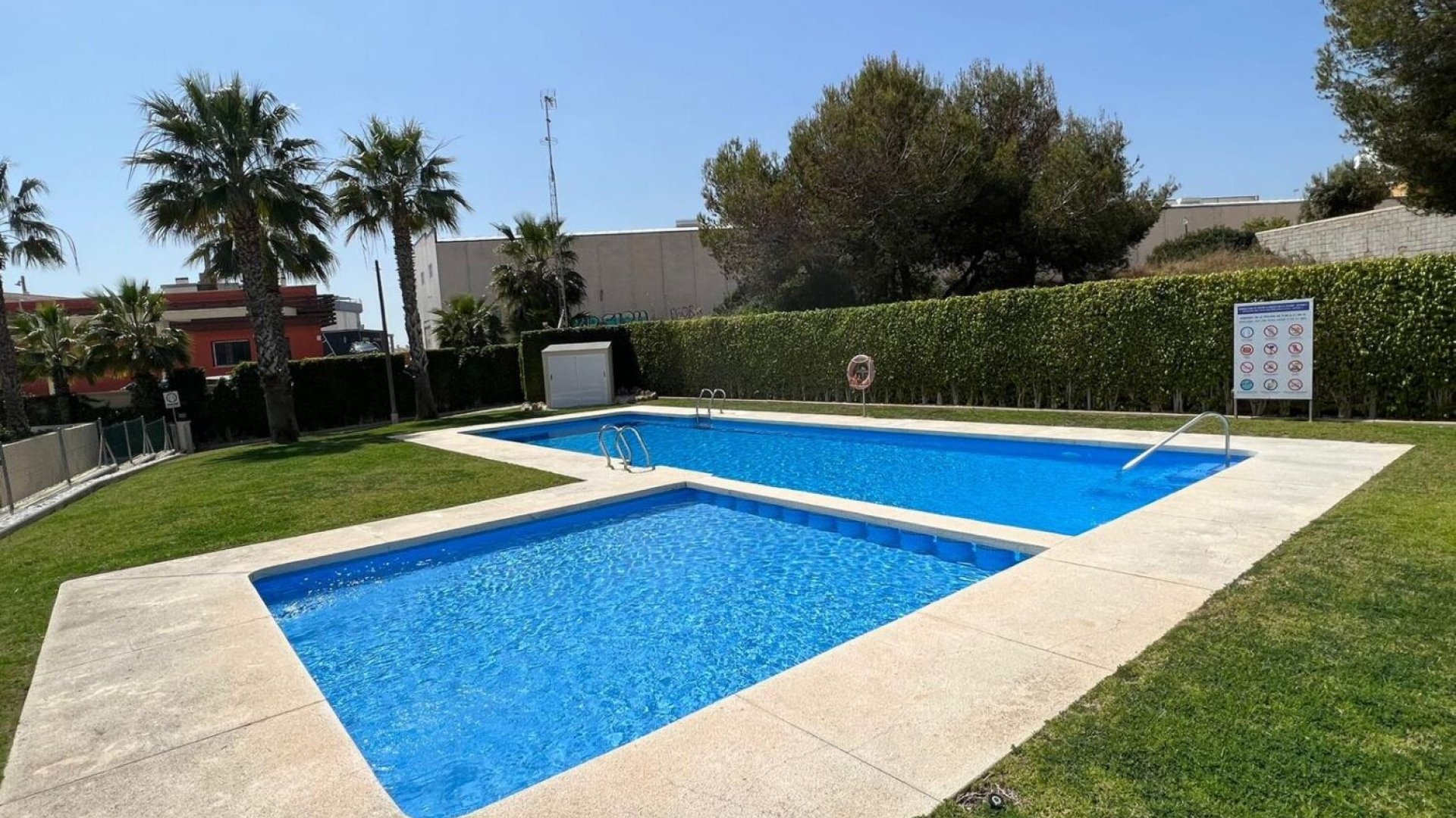 Resale - Villa -
Orihuela Costa - Villamartín