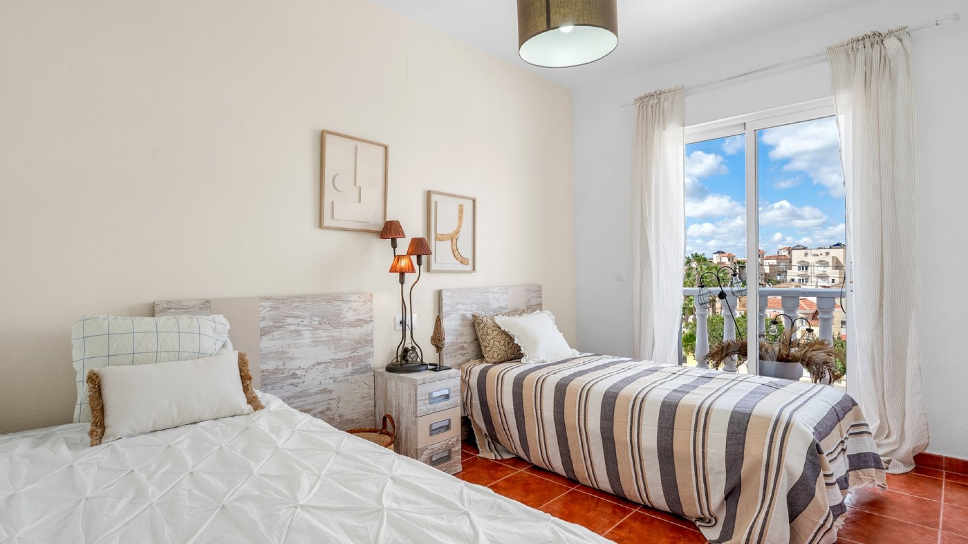 Resale - Villa -
Orihuela Costa - Villamartín