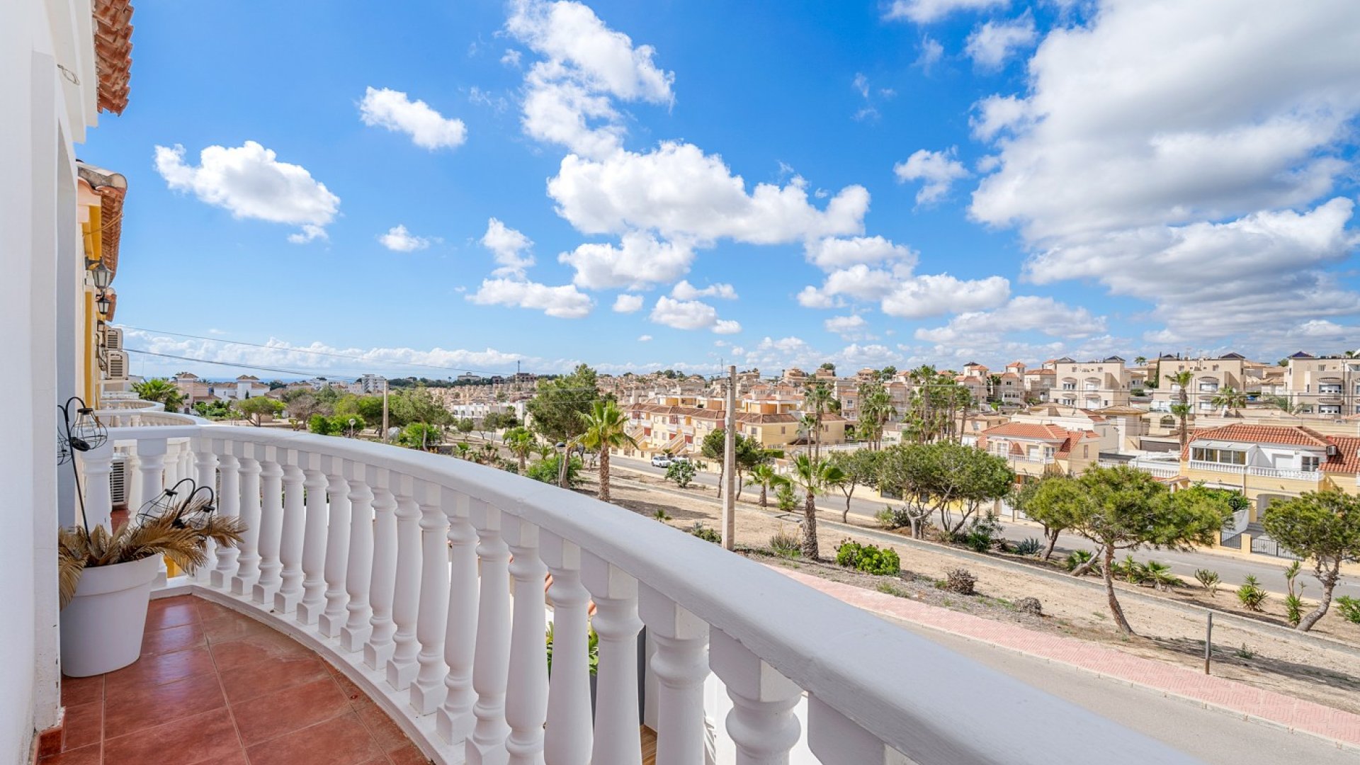 Resale - Villa -
Orihuela Costa - Villamartín