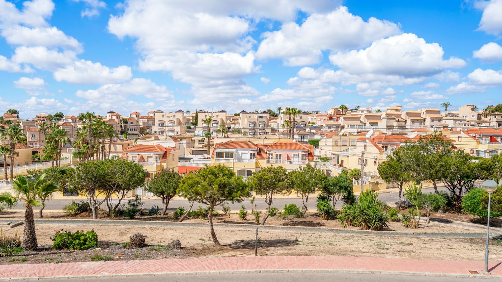 Resale - Villa -
Orihuela Costa - Villamartín