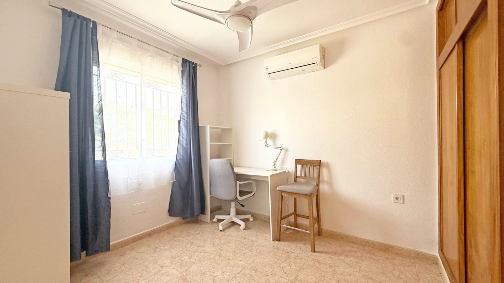 Resale - Villa -
Orihuela Costa - Villamartín