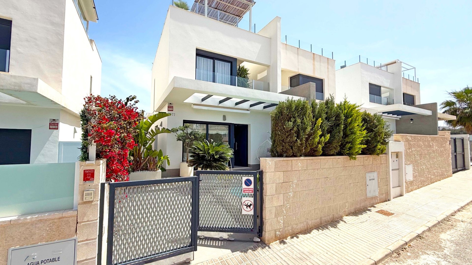 Resale - Villa -
Orihuela Costa - Villamartín