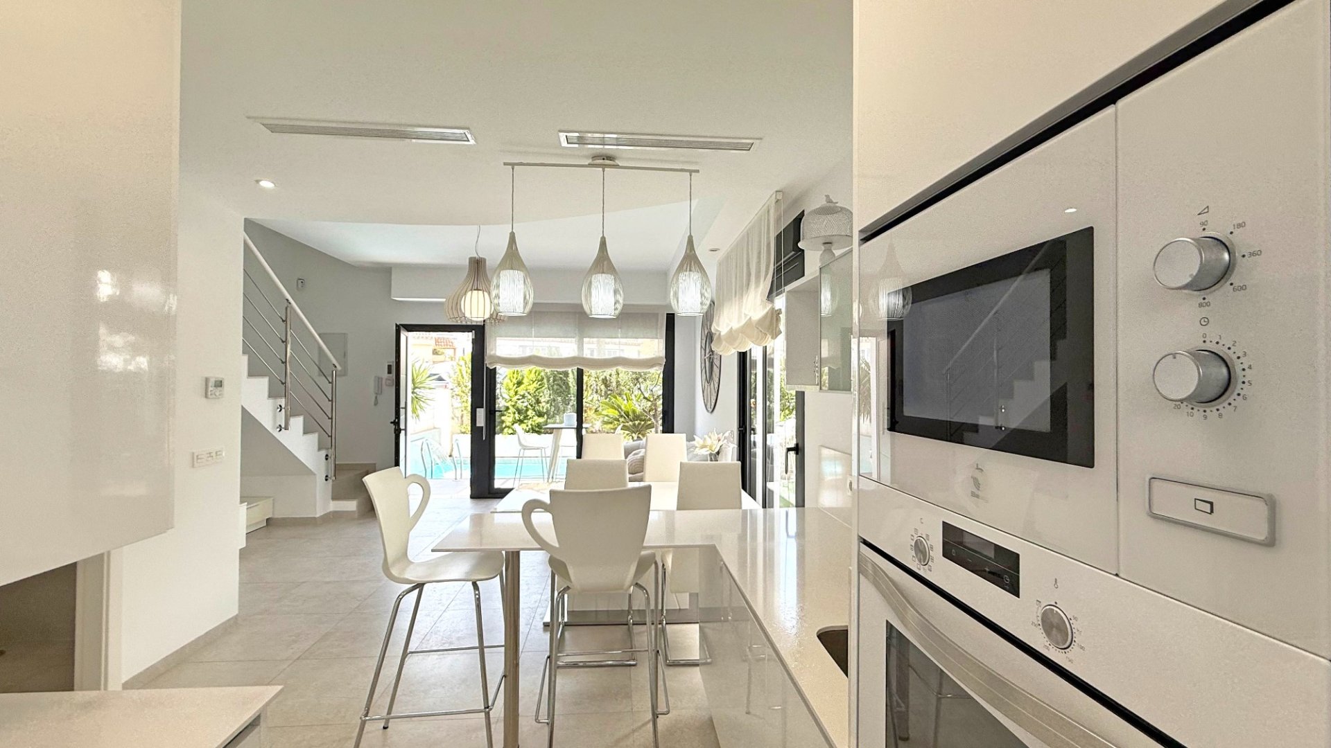Resale - Villa -
Orihuela Costa - Villamartín