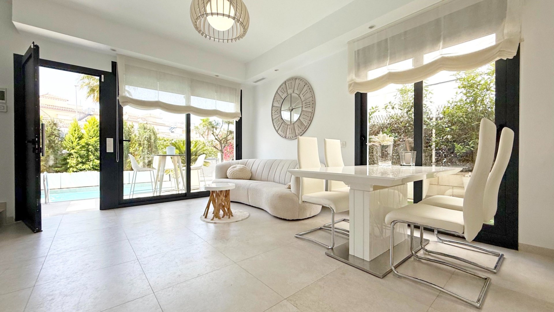 Resale - Villa -
Orihuela Costa - Villamartín