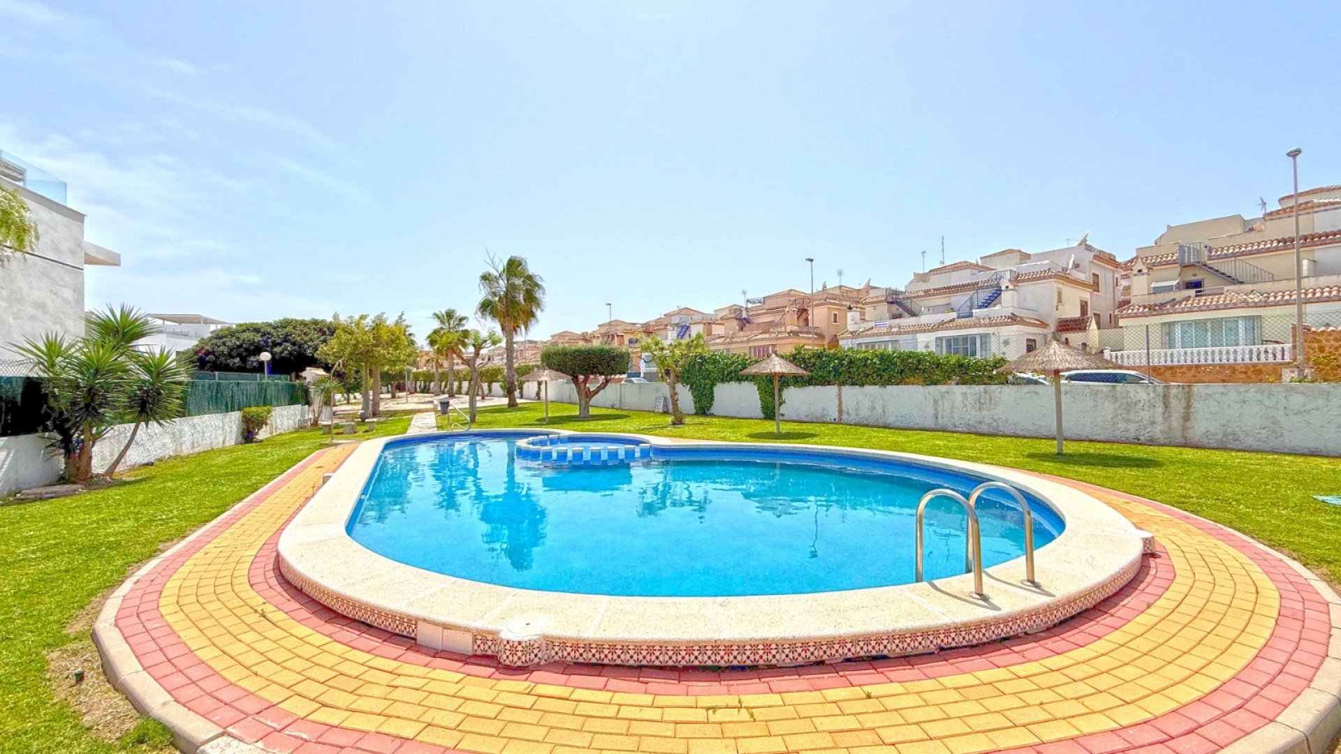 Resale - Villa -
Orihuela Costa - Villamartín