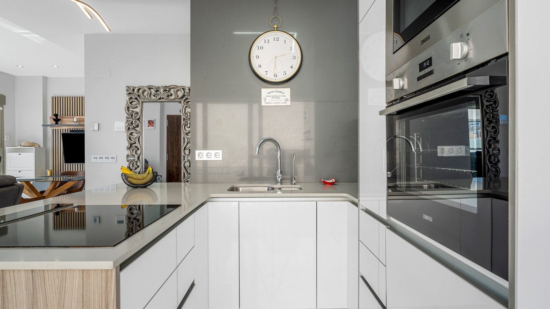 Resale - Villa -
Orihuela Costa - Villamartín