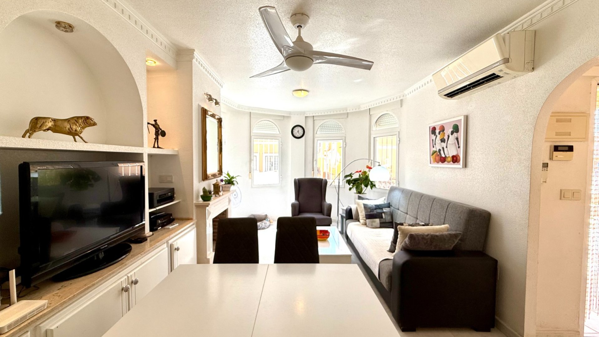 Resale - Villa -
Orihuela Costa - Villamartín