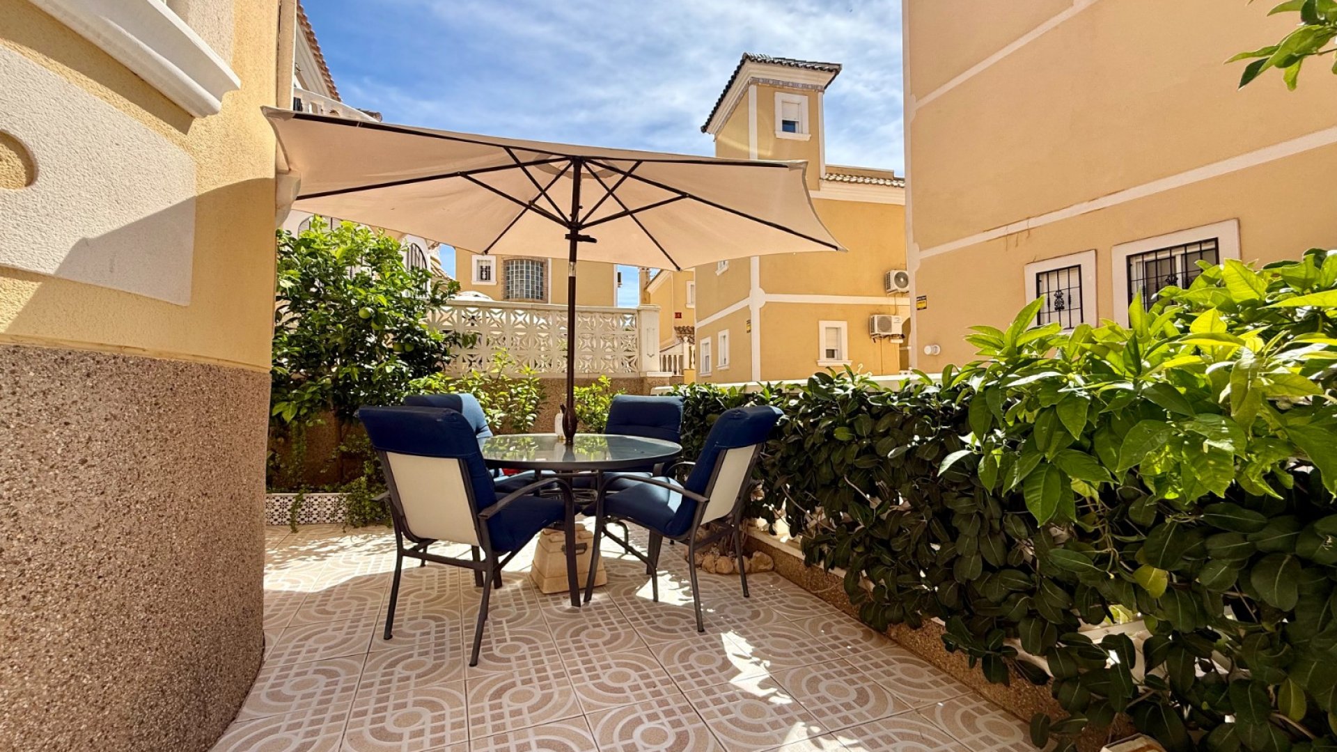 Resale - Villa -
Orihuela Costa - Villamartín