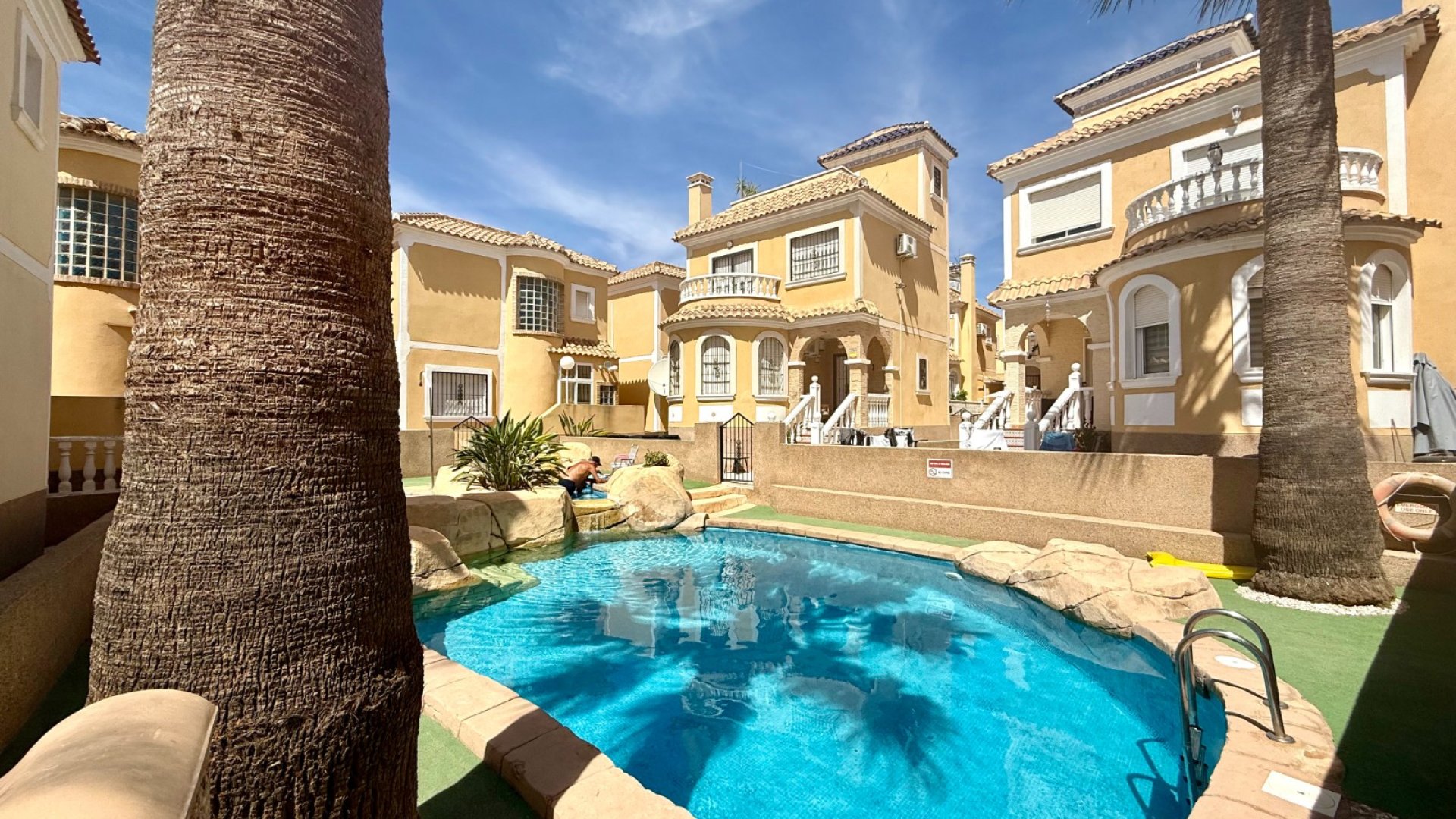Resale - Villa -
Orihuela Costa - Villamartín