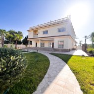 Resale - Villa -
Orihuela Costa