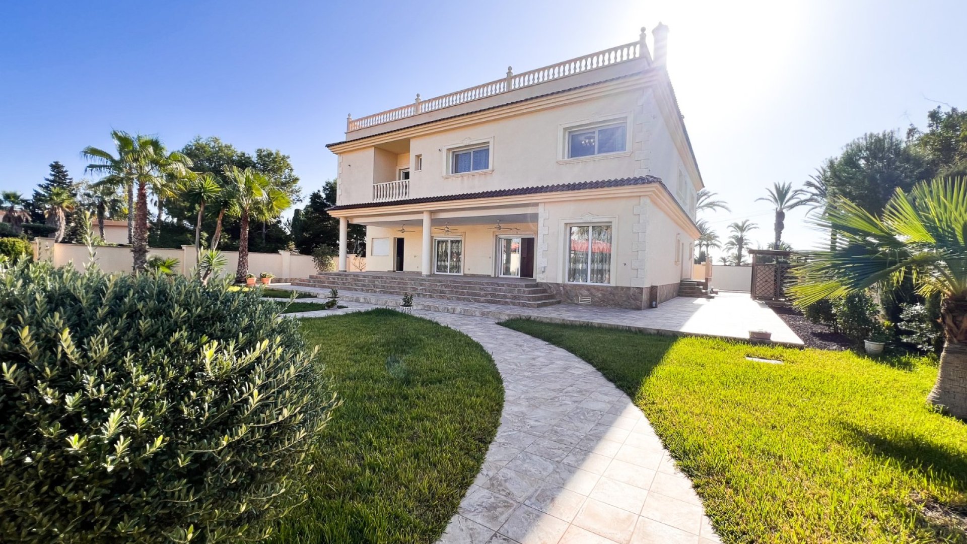 Resale - Villa -
Orihuela Costa