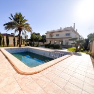 Resale - Villa -
Orihuela Costa