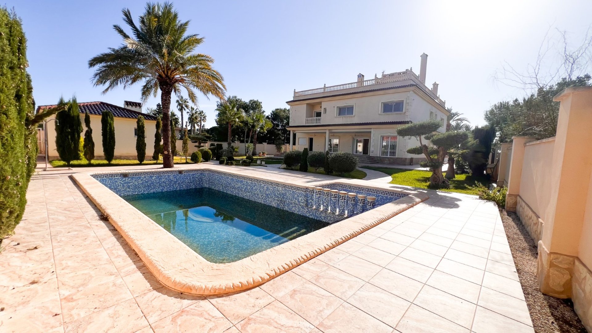 Resale - Villa -
Orihuela Costa