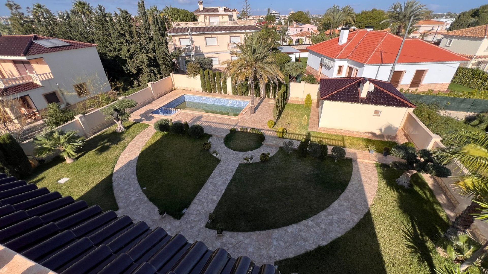 Resale - Villa -
Orihuela Costa