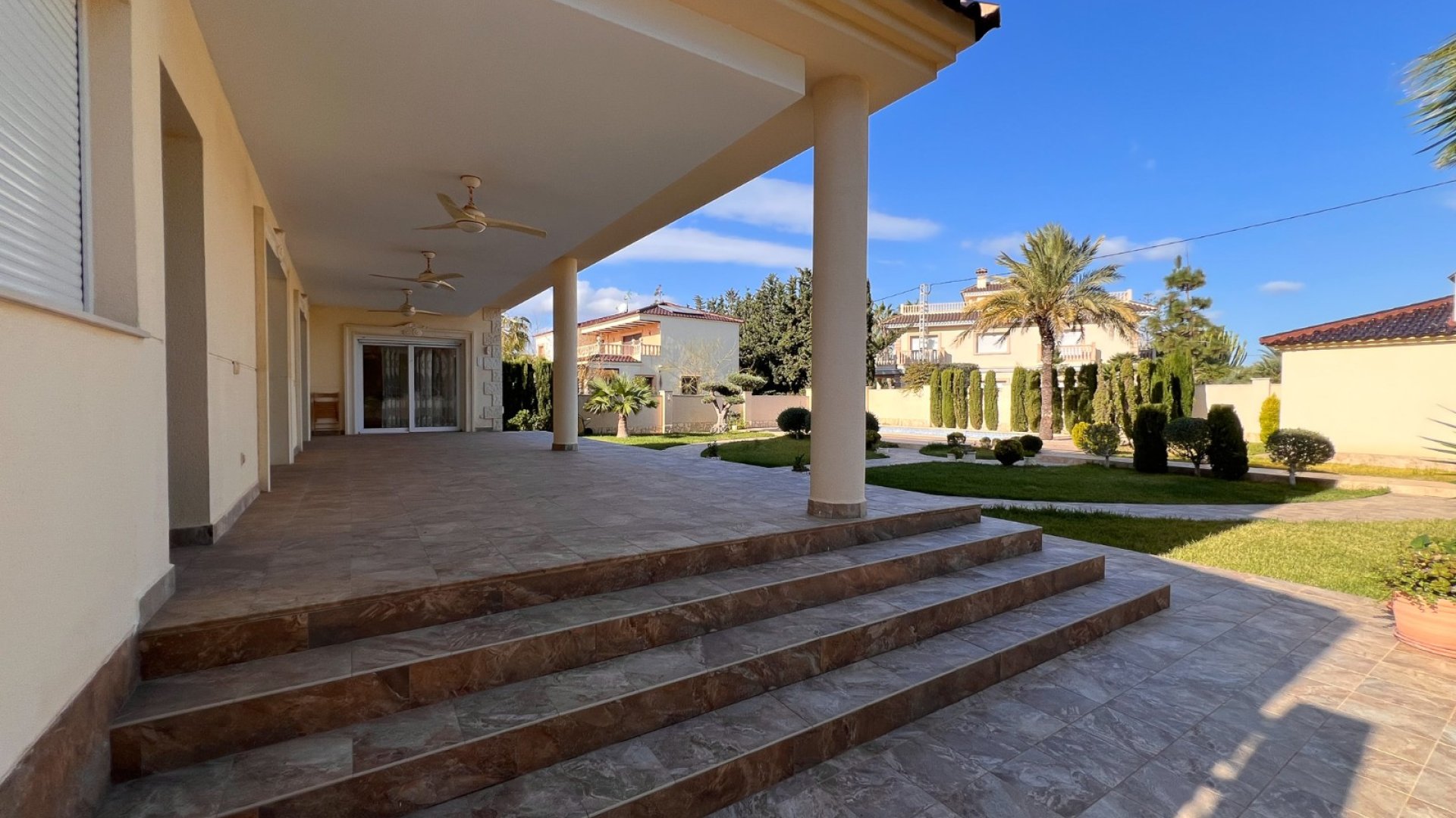 Resale - Villa -
Orihuela Costa