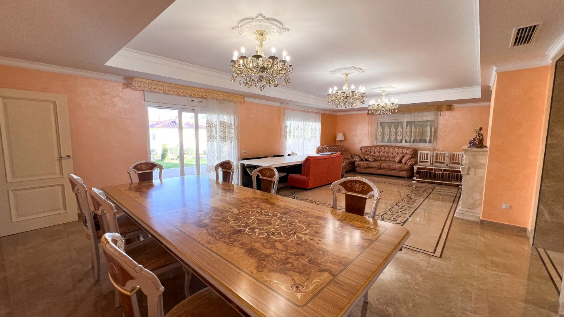 Resale - Villa -
Orihuela Costa