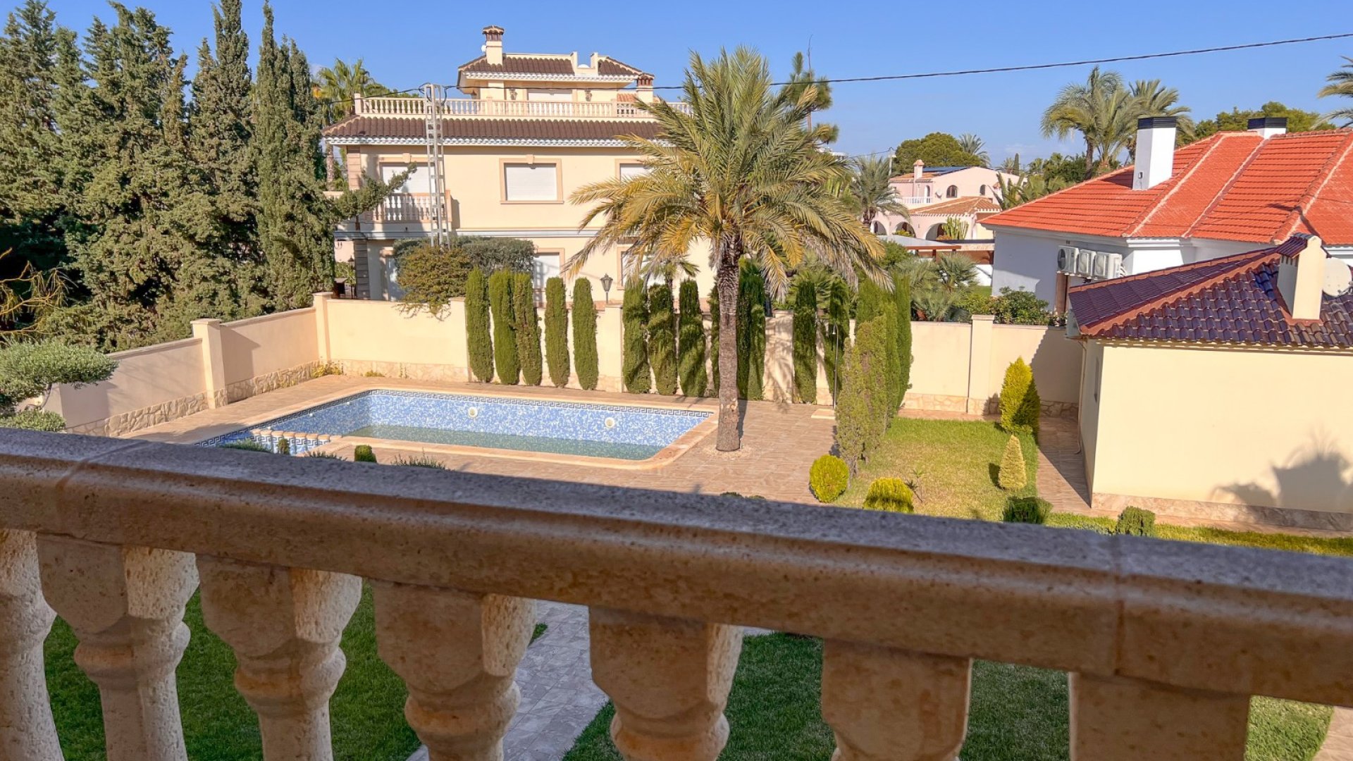 Resale - Villa -
Orihuela Costa