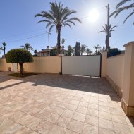 Resale - Villa -
Orihuela Costa