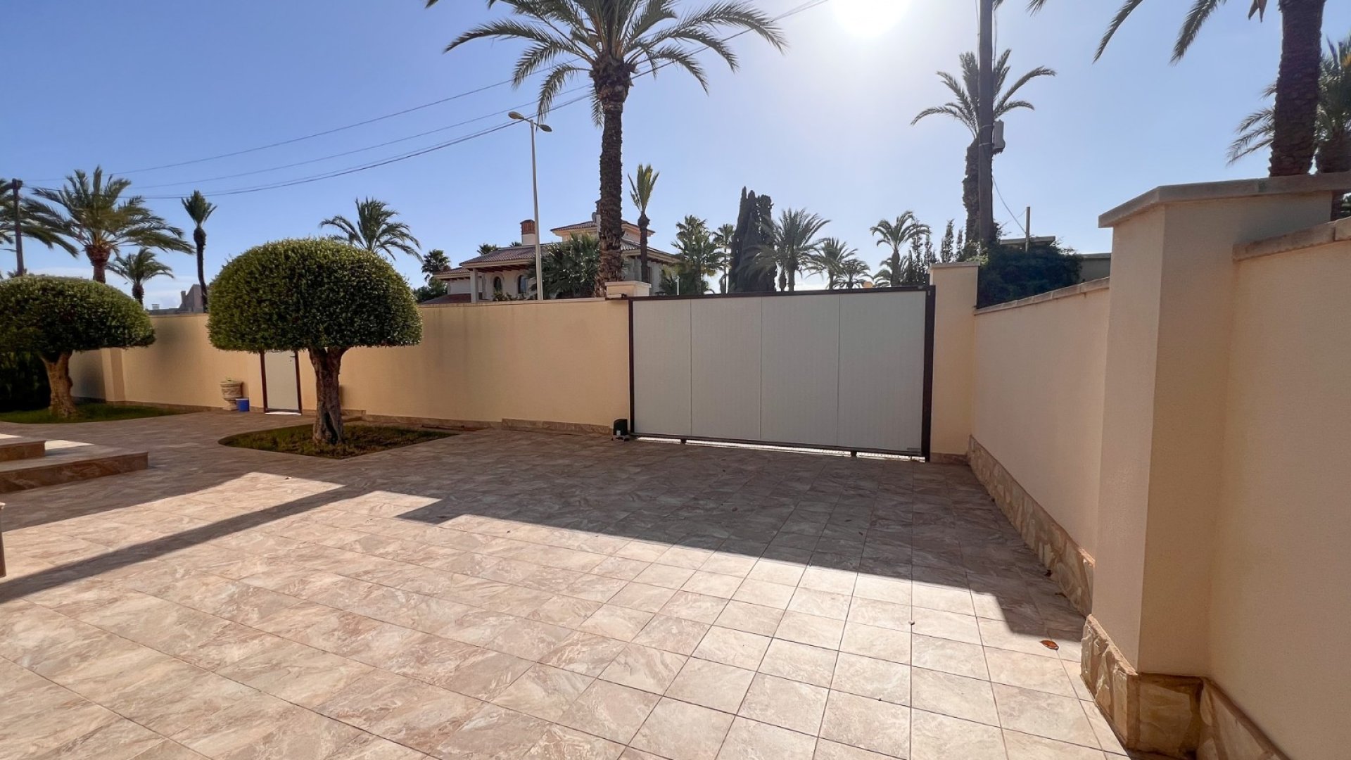 Resale - Villa -
Orihuela Costa