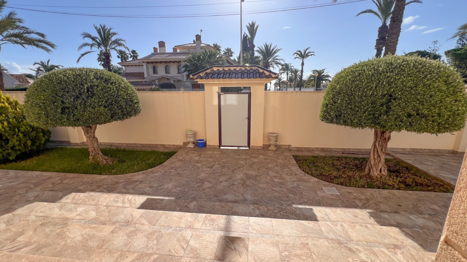 Resale - Villa -
Orihuela Costa