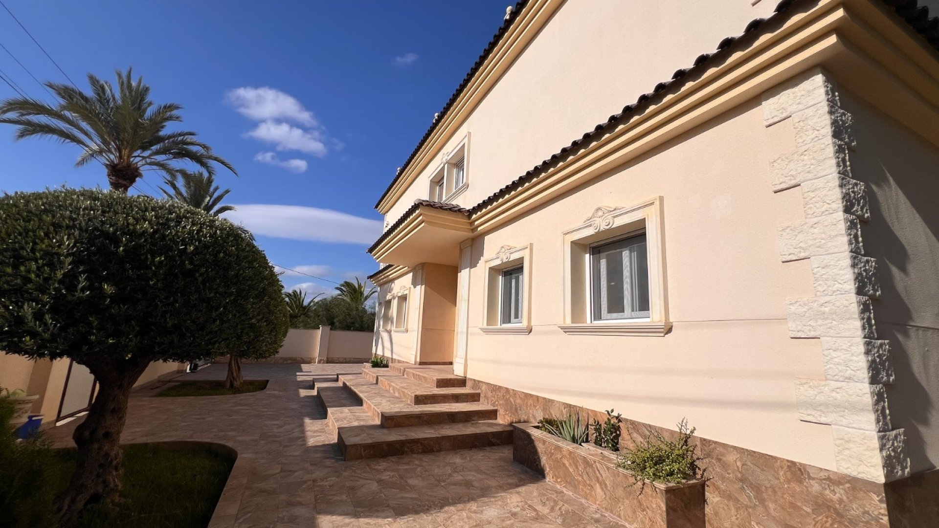 Resale - Villa -
Orihuela Costa
