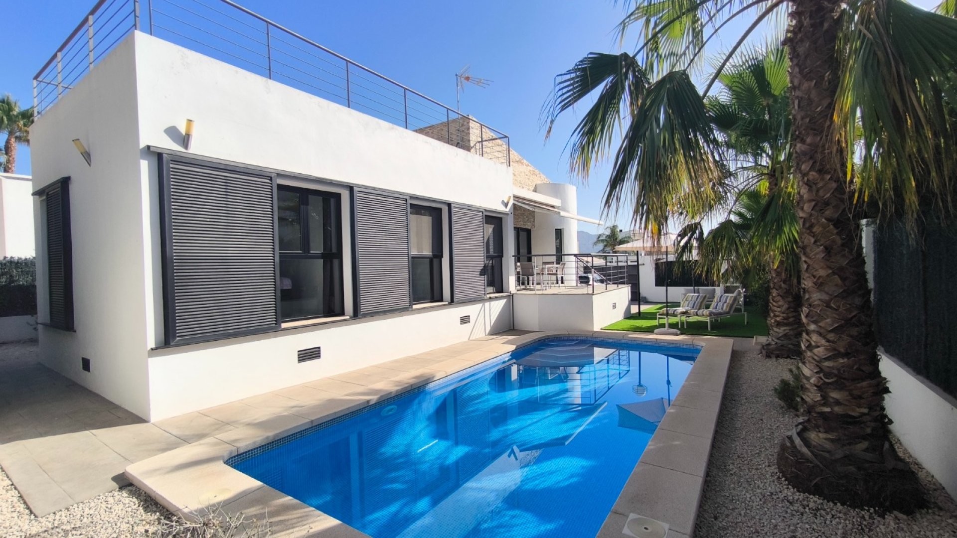 Resale - Villa -
Polop - Alberca